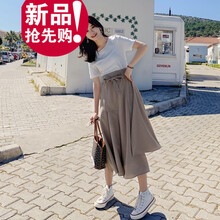 百搭純色長裙，打造優(yōu)雅小仙女
