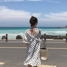 性感露肩裙，塑造優(yōu)雅女神