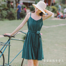 純色露肩裙，打造優(yōu)雅小仙女