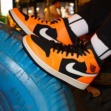 耐克Nike籃球鞋554724-062黑橙小扣碎 