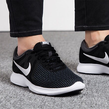 耐克（NIKE）跑步鞋908988-001/革命4/黑白 