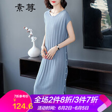 純色修身連衣裙，打造優(yōu)雅女神范