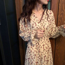 圓領(lǐng)吊帶裙，打造夏日清爽小仙女