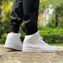 nike籃球鞋白色