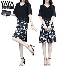鴨鴨服飾（yaya） 純色 花邊 連衣裙