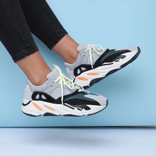 阿迪達斯（Adidas）跑步鞋B75571 yeezy 700 