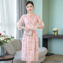 純色蕾絲裙，穿出你的優(yōu)雅小仙女