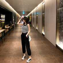 高腰九分褲，讓你的肌膚更舒適