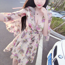 露肩連衣裙，塑造優(yōu)雅小仙女
