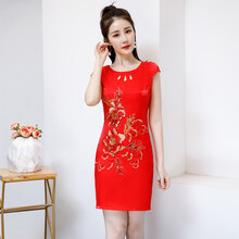 浪漫蕾絲長(zhǎng)裙，讓女神約會(huì)更迷人