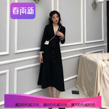 木耳袖V領(lǐng)連衣裙