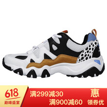 系帶透氣運(yùn)動(dòng)鞋，跑出活力