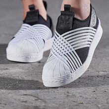 阿迪達(dá)斯（Adidas）板鞋D967031號黑色+亮白 