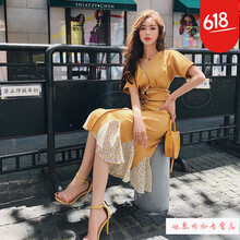 一字露肩短裙，打造優(yōu)雅小臉