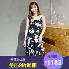 微胖女神，純色連衣裙更吸睛