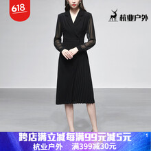 減齡小心機，吊帶短裙打造少女風