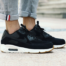 耐克（NIKE）跑步鞋924447-003 純黑 