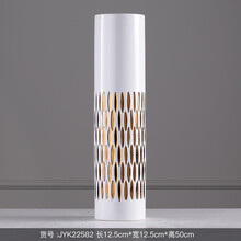 精致客廳，玻璃花瓶點綴藝術(shù)生活
