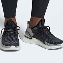 阿迪達斯（Adidas）跑步鞋灰色 BB6167 