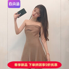純色連衣裙，讓你性感又顯瘦