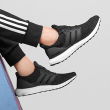 阿迪達(dá)斯（Adidas）跑步鞋CM8116 42