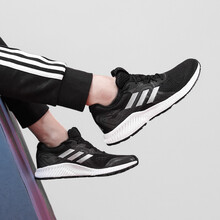 阿迪達(dá)斯（Adidas）跑步鞋AQ0536  