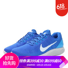 耐克登月系列跑鞋
