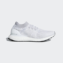 阿迪達斯boost跑鞋