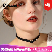 女頸鏈夸張