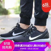 耐克登月系列跑鞋