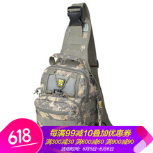 戰(zhàn)術(shù)胸包男