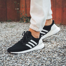 阿迪達(dá)斯（Adidas）跑步鞋黑白 AQ0062 