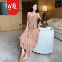 甜美女孩，吊帶連衣裙來助力