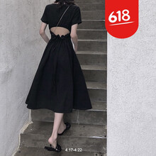 復古小黑裙，打造優(yōu)雅女神范