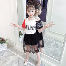 女童露肩衣服