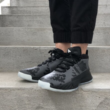 阿迪達斯（Adidas）籃球鞋EE6383 