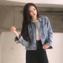 純色牛仔外套，打造優(yōu)雅小哥哥