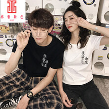 純色短袖寬松上衣，打造街頭潮男