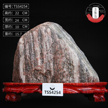 精致實木擺件，讓客廳變得更溫馨