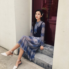 小身材大長腿，豎款條紋裙