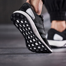 阿迪達斯（Adidas）跑步鞋CM8299 黑色 