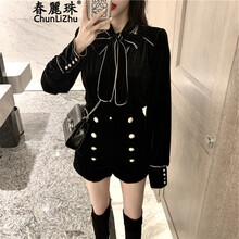 減齡小白裙，打造性感女人味