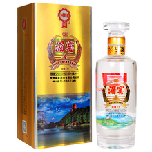 老友相聚，醇香白酒為你舉杯對飲