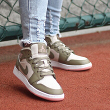 耐克（NIKE）籃球鞋 555112-225 粉綠 