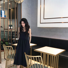 減齡小心機(jī)，純色短裙打造少女風(fēng)
