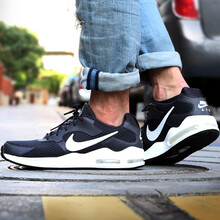 耐克（NIKE）跑步鞋緩震氣墊916768-011 