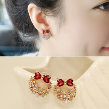 紅色耳環(huán)飾品