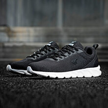 361°跑步鞋烏黑色/361度白 44，36，45以上，39，40，41，42，43