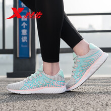 特步女跑鞋灰綠