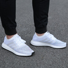 Adidas跑步鞋CG4126 42